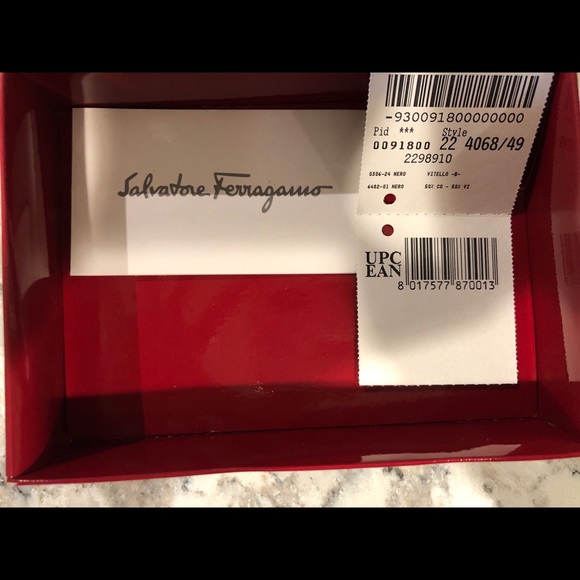 Authentic Vintage Salvatore Ferragamo Wallet - Picture 8 of 8